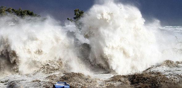 Tsunami Hits Minamisoma. Credit: Warren Antiola via flickr